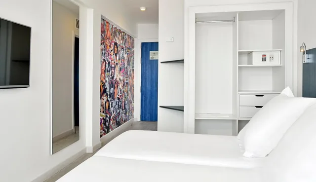 غرفة بسريرين منفصلين بإطلالة على المسبح، Sol House Mallorca - Adults Only 4/6