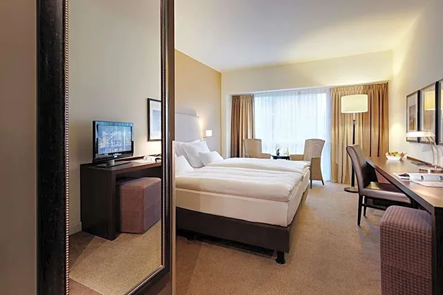غرفة قياسية بسريرين منفصلين، Lindner Hotel Antwerp, Part of Jdv by Hyatt 2/4