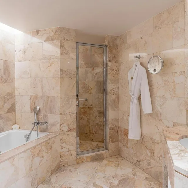 غرفة بسرير كينج بإطلالة على النهر، Mandarin Oriental, Geneva 3/4