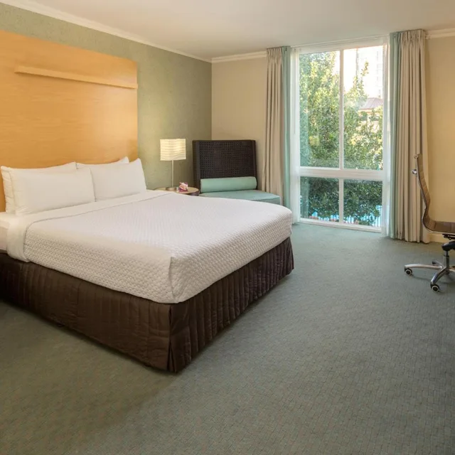 جناح بسرير كينج، Crowne Plaza Cabana, Palo Alto 2/5