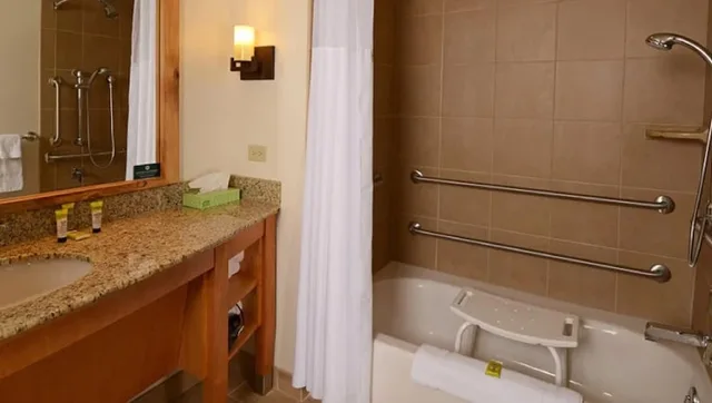 جناح ديلوكس بسريرين كوين بإطلالة على الجبل مع أريكة، Great Wolf Lodge Colorado Springs 3/5