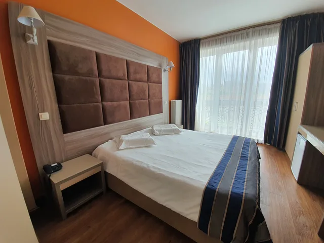Superior, Double Bed, Hotel Midi-Zuid 1/7