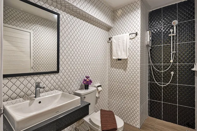 غرفة بسرير كينج بشرفة، TJ Patong Hotel (SHA Plus+) 4/4