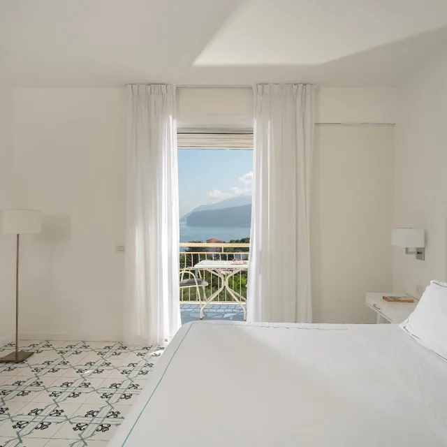 غرفة عائلية بإطلالة على البحر، Grand Hotel Vesuvio Sorrento 4/6