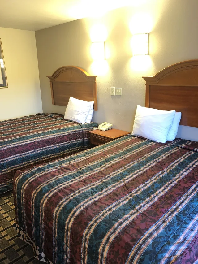 غرفة كومفورت بسريرين كوين، Inn At Mexia 1/9