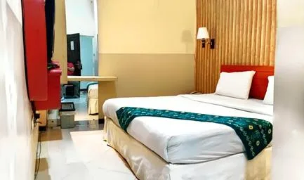 غرفة قياسية بسرير كينج للمدخنين، Queen City Hotel 1/1