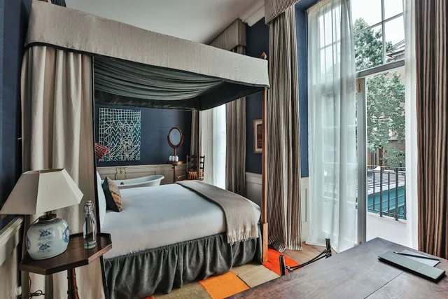 جناح بسرير كينج بشرفة، GRANGE BLOOMS HOTEL 1/8