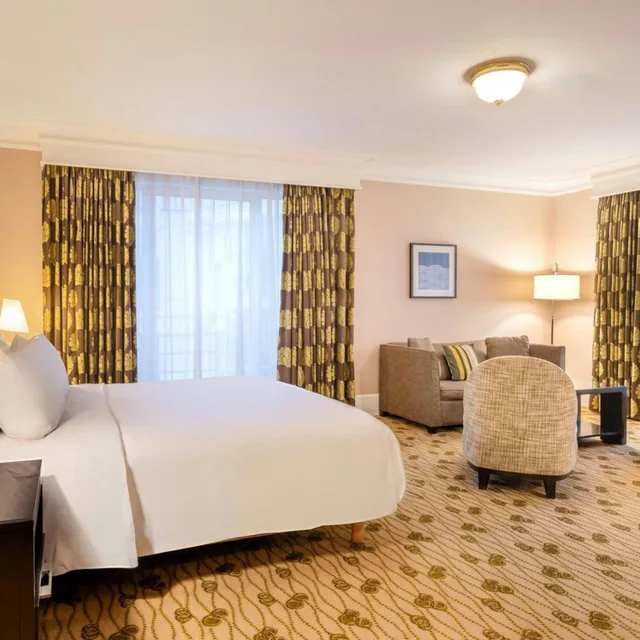 جناح جونيور مع دخول صالة النادي، Renaissance Brussels Hotel 4/9