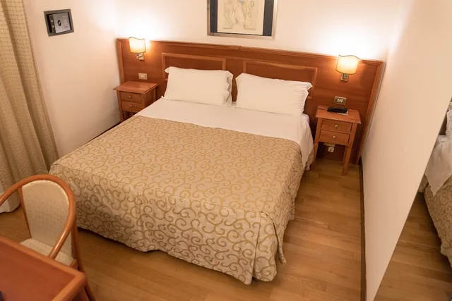 غرفة أساسية بسرير مزدوج، Grand Hotel Duomo 5/6
