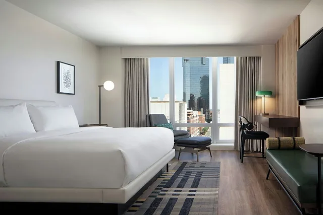 غرفة ديلوكس بسرير كينج بإطلالة على الفناء لذوي الإعاقة، Le Meridien Fort Worth Downtown 1/3