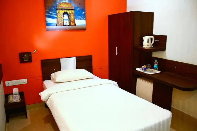 Solo, Luxury، Ginger East Delhi 2/2