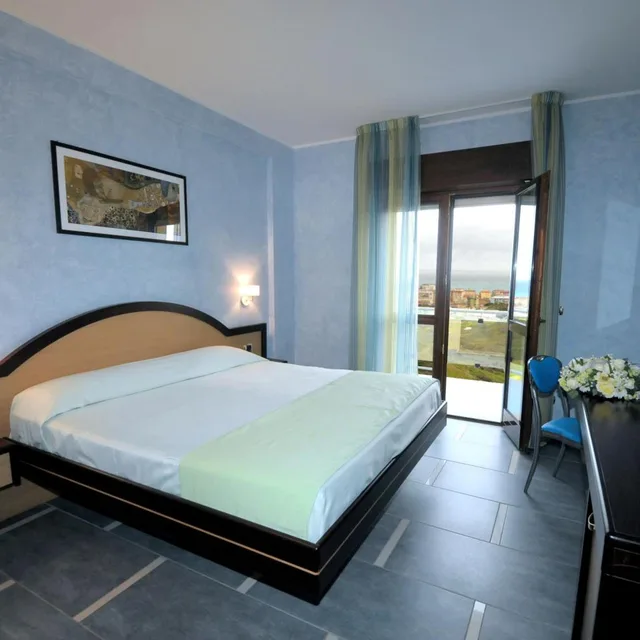 Room, Double Bed, Sea View, Grand Hotel Paradiso 1/10