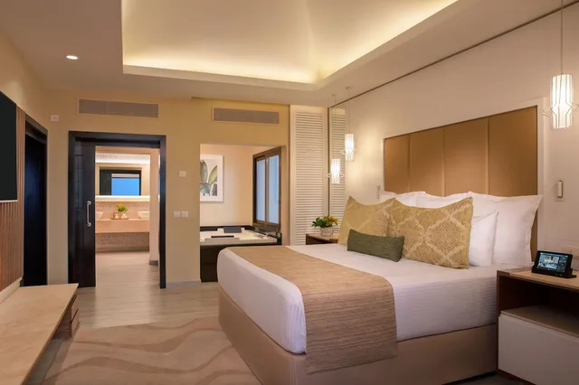 Preferred Club, Swim Out, Master, Suite, King Bed, Ocean Front، Secrets Wild Orchid Montego Bay - Adults Only 2/4