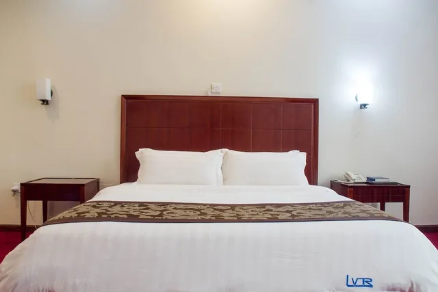 غرفة عائلية بسرير كوين وسريرين منفصلين، Lake View Resort Hotel 1/7