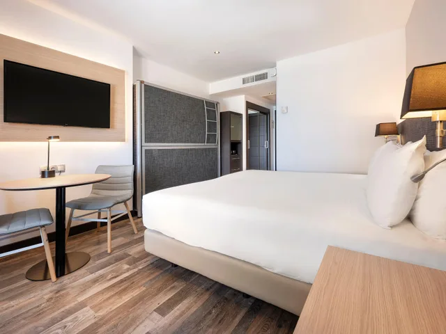 غرفة عائلية بإطلالة على البحر، Hotel Cadiz Paseo Del Mar Affiliated By Melia 9/10