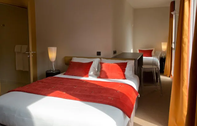 Room, Triple, L Adresse 6/10