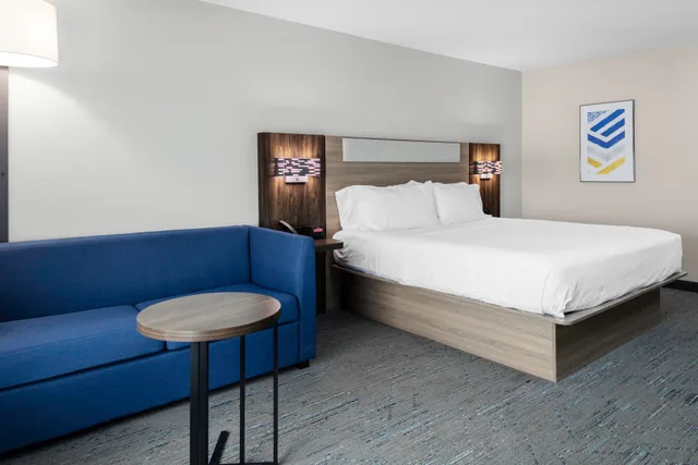 جناح بسرير كينج، Holiday Inn Express Suites Roanoke Rapids Se 1/7