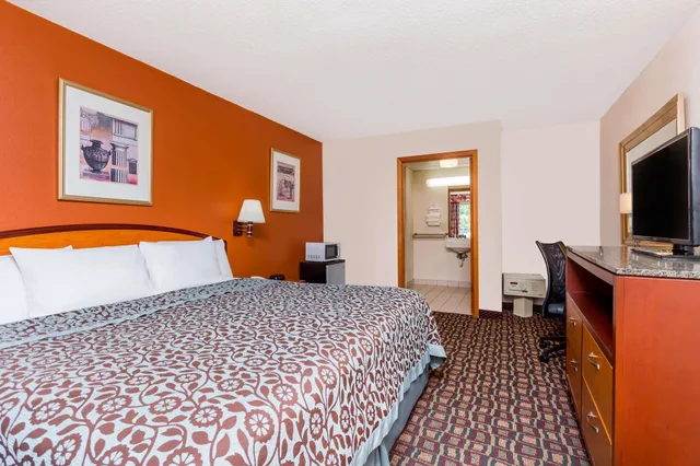 غرفة بسرير كينج لذوي الإعاقة، Days Inn by Wyndham Augusta Wheeler Road 2/10
