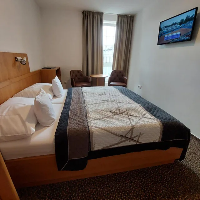 جناح عائلي، Hotel Avion 8/11