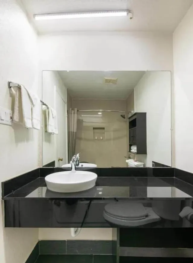 غرفة قياسية بسرير كينج بمطبخ صغير للمدخنين، Hotel Irving DFW Airport North 8/9
