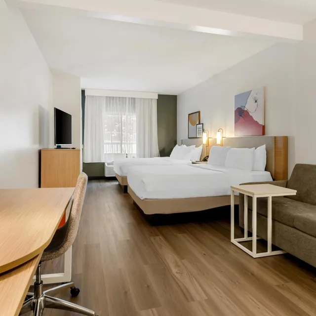 غرفة بسريرين كوين مع أريكة، Spark by Hilton Salem East Electric Road 3/3