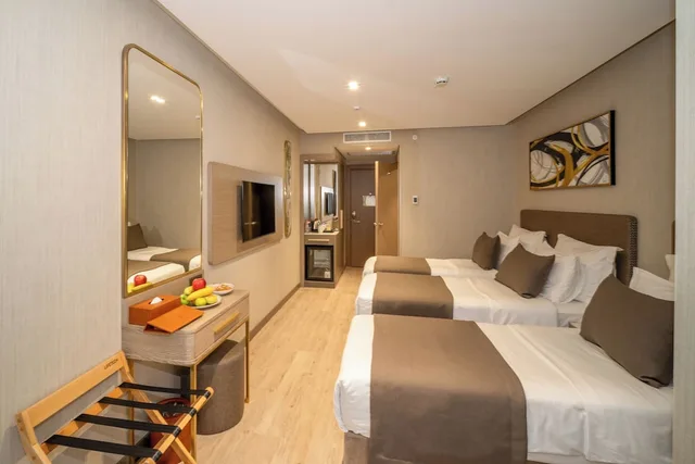 غرفة قياسية ثلاثية بثلاثة أسرّة، Rayelin Hotel Old Town 2/4