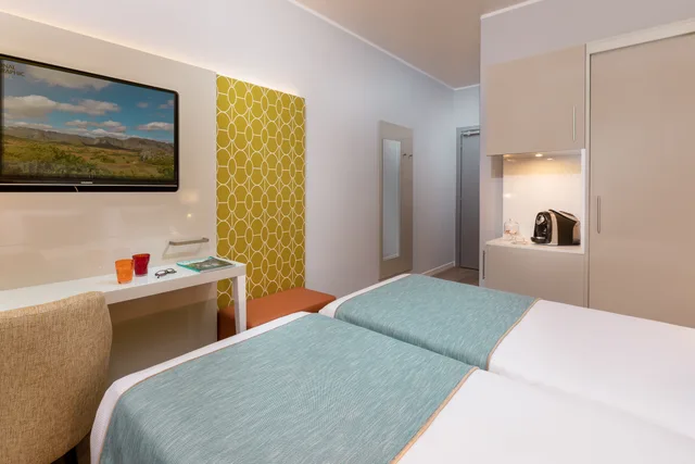 غرفة كومفورت بسرير مزدوج أو سريرين منفصلين، Leonardo Hotel Verona 3/3