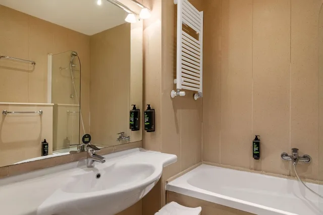 غرفة قياسية بسرير كوين بإطلالة على البحر، B&B Hotel Park Hotel Suisse Santa Margherita Ligure 4/5