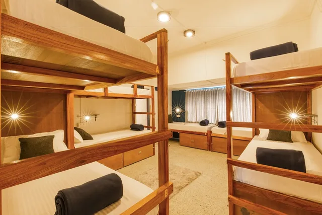 Mixed Dorm, 8 Beds, Locomo Hostel - Mumbai Airport 2/2