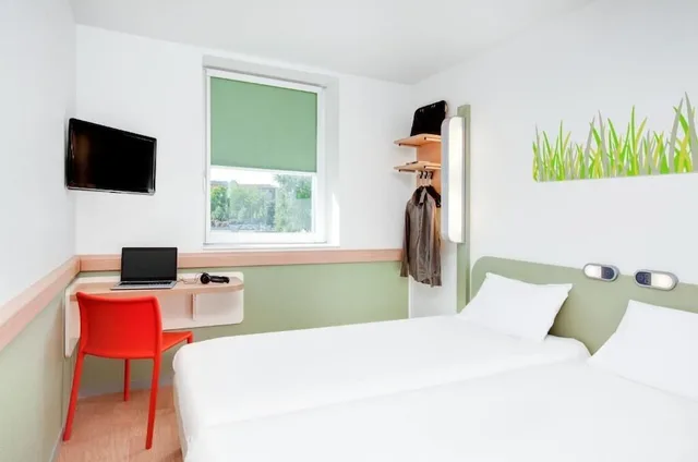 غرفة بسرير مزدوج، ibis Budget Clermont Ferrand Centre Montferrand 2/4