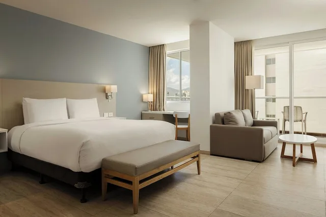 Deluxe, King Bed, Sofa, Mercure Santa Marta Emile 6/10