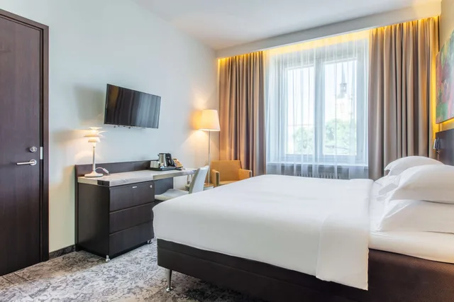 1 Bedroom, Standard, Queen Bed, Freedom Square View، Palace Hotel Tallinn, a member of Radisson Individuals 1/10