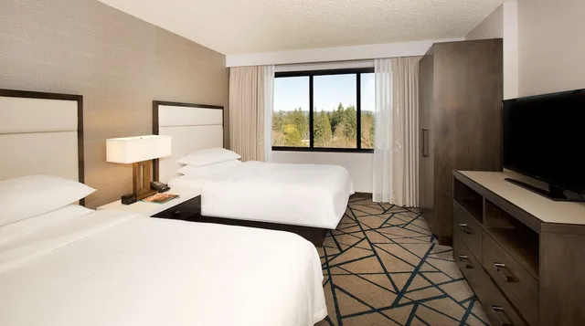 جناح بسريرين مزدوجين مع أريكة، Embassy Suites by Hilton Portland Washington Square 2/3