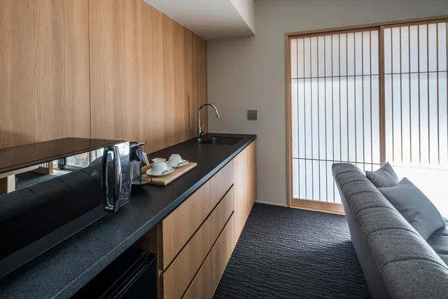 جناح بسرير مزدوج بإطلالة على الحديقة بغرفة نوم واحدة بمطبخ صغير في الطابق الأرضي، Tomoya Residence Hotel Kyoto Nijo Takakura 5/5