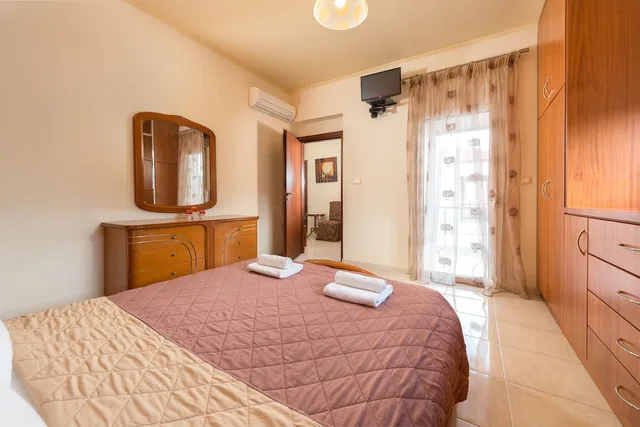 Villa, 2 Double and Twin Beds، Natura House 2/5