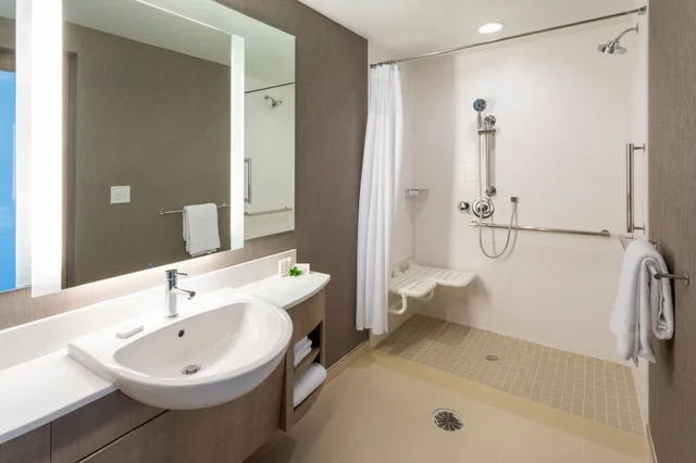 جناح بسرير كينج لذوي الإعاقة، SpringHill Suites by Marriott Minneapolis Maple Grove/Arbor Lakes 2/3