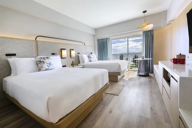 غرفة قياسية بسريرين مزدوجين بإطلالة على البحر، Crowne Plaza Resort Saipan an IHG Hotel 5/10