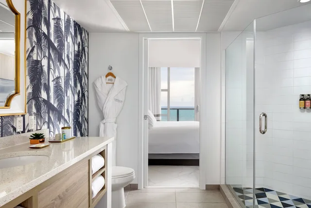 1 Bedroom, Premium, Suite, King Bed, Ocean Front, Sofa, Cadillac Hotel & Beach Club, Autograph Collection 4/4