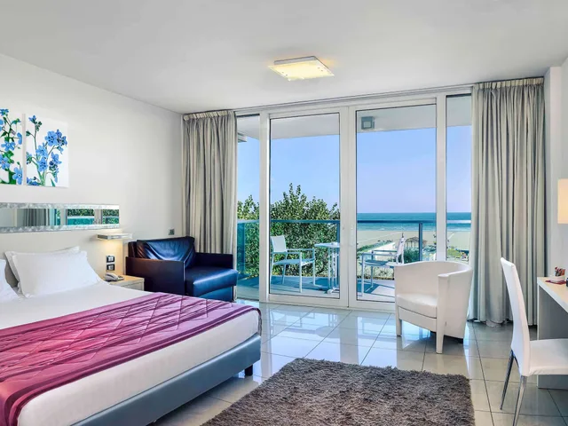 Classic, Twin Beds, Lateral Partial Sea View, Lateral Side Sea View, Terrace، MERCURE RIMINI ARTIS 1/10