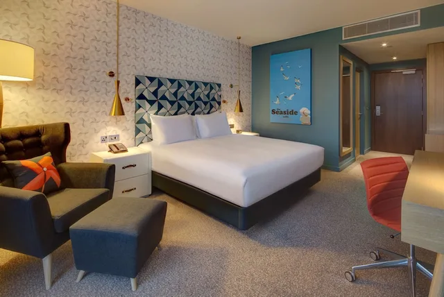 Guest Room, King Bed, Hilton Bournemouth 17/20