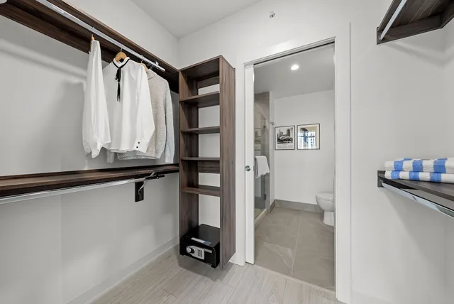 جناح بسريرين كينج بغرفتي نوم مع أريكة، Level Chicago Fulton Market 6/6