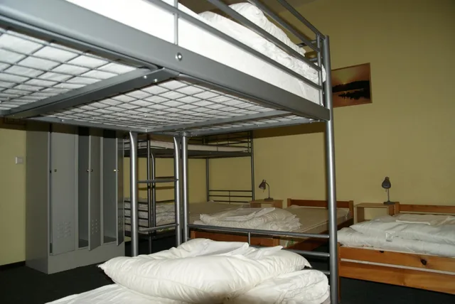 سكن مشترك مختلط بأربعة أسرّة، HappyGoLucky Hotel + Hostel 2/2