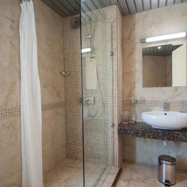 غرفة كبيرة بسرير مزدوج أو سريرين منفصلين، Jeravi Hotel 9/10