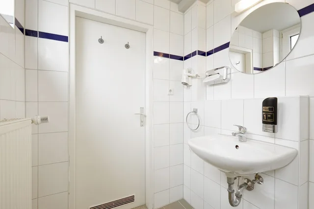 سكن مشترك مختلط بستة أسرّة، a&o Dusseldorf Hauptbahnhof 2/3