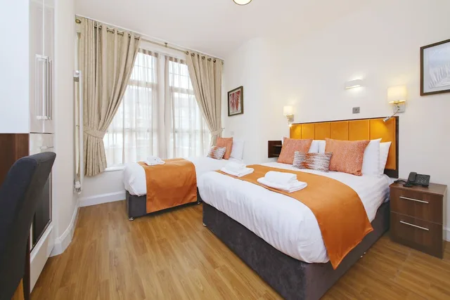 غرفة كلاسيكية ثلاثية بسرير مزدوج وسرير فردي، Imperial Guest House 1/4