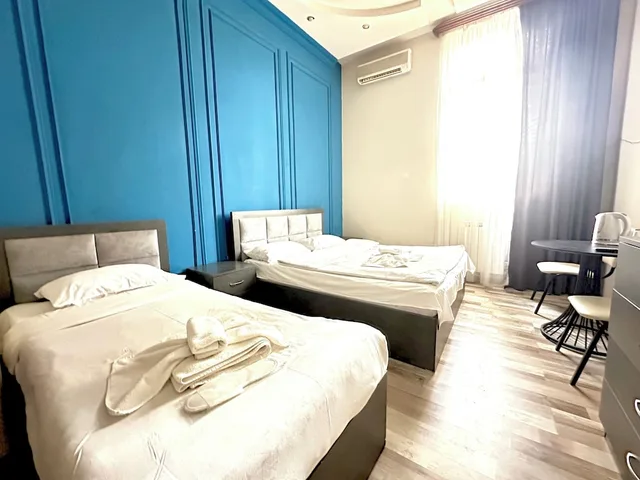 غرفة عائلية رباعية بسرير كوين وسريرين منفصلين، Bella Hotel 3/10