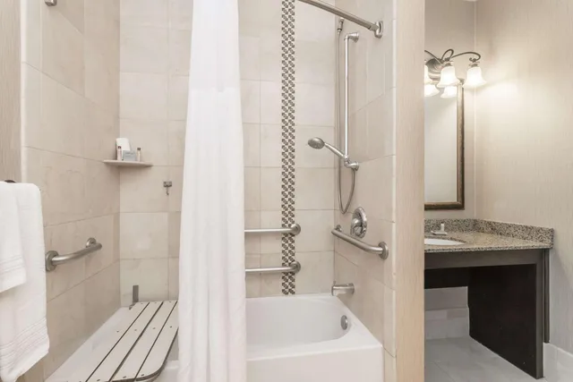 جناح بسرير كوين لذوي الإعاقة، Hawthorn Suites by Wyndham West Palm Beach 3/6