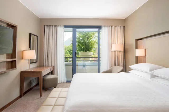 جناح بإطلالة على المسبح، Sheraton Lake Como Hotel 1/6