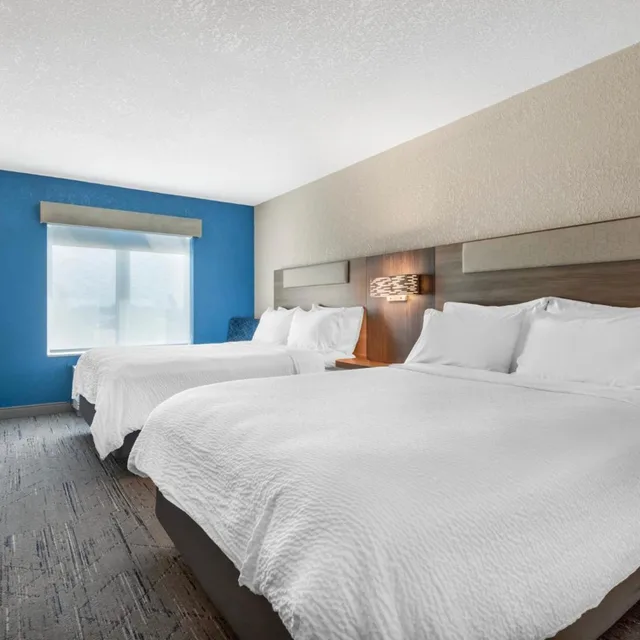 غرفة بسريرين لذوي الإعاقة، Holiday Inn Express Hotel & Suites Northwood 2/10