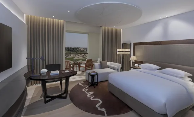 Room, King Bed, Golf Course View, Park Hyatt Abu Dhabi Hotel & Villa - Saadiyat island 4/9
